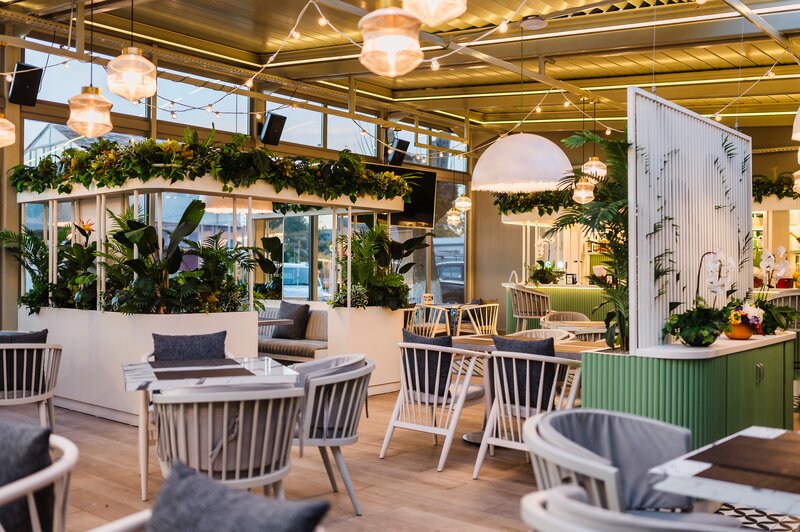 Bucatar hotel-restaurant langa Aeroport Otopeni.